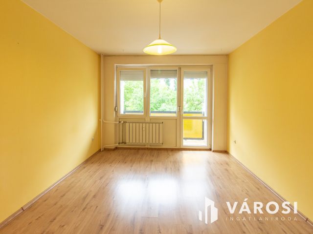 2.emeleti, erkélyes, két szoba hallos lakás eladó