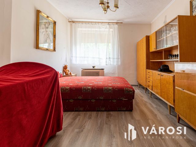 Sarkad csendes kis utcájában családi ház eladó