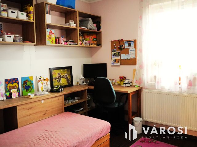 Koroncón, nappali+4 szobás családiház eladó!