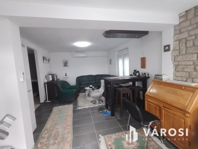 Eladó Tasson hangulatos vizparti nyaraló saját stéggel!