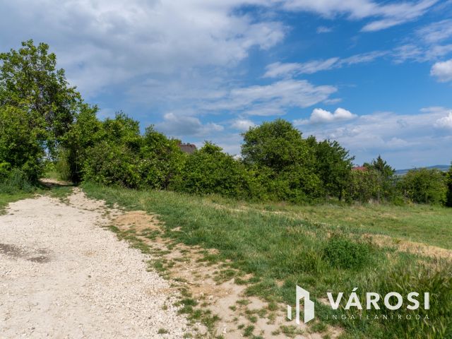 ZSÁMBÉKI ZÁRTKERT PANORÁMÁVAL