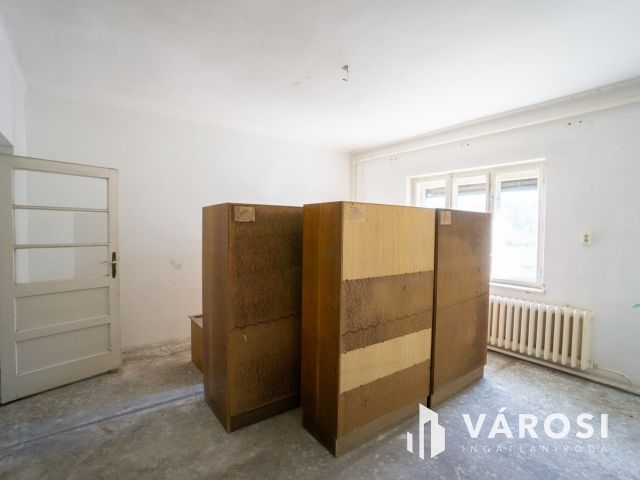Pannonhalmi Főapátság közelében családi ház nagy telekkel!