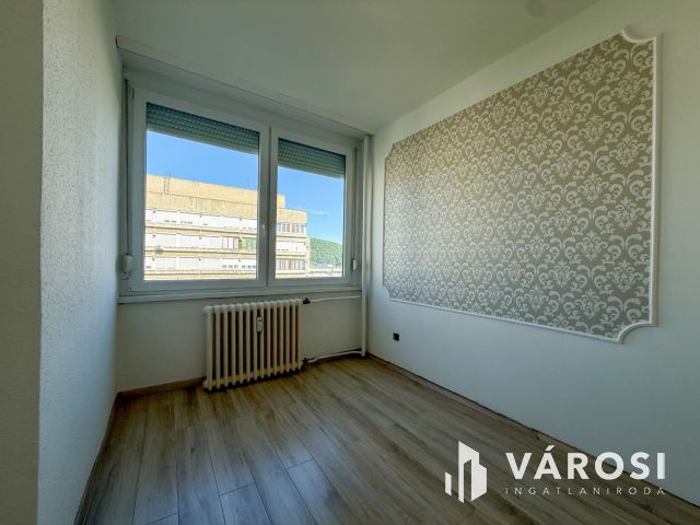 Arany János úton 1+1 félszobás lakás eladó!