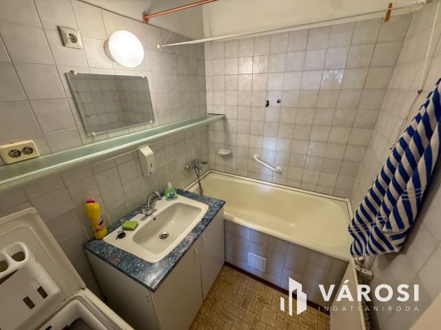 Gorkij tetőn 1+2 félszobás, gáz-cirkós lakás eladó!