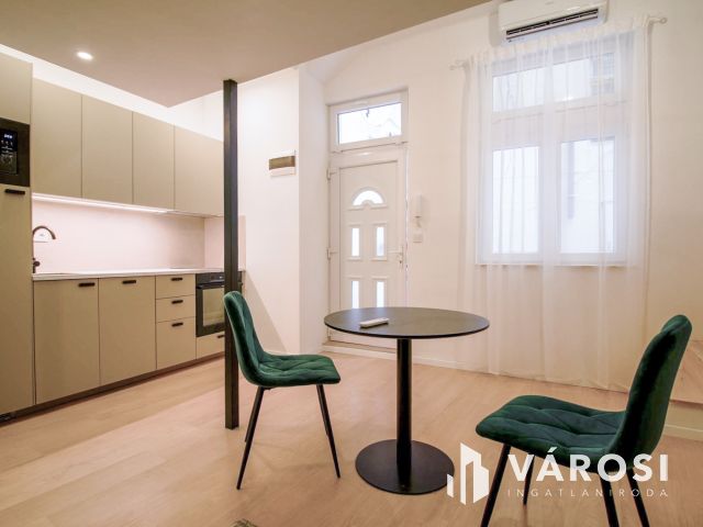 Modern galériás lakás kiadó Budapest szívében