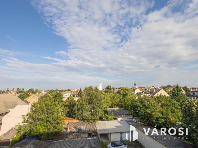 Panorámás, fiatalos lakás a Damjanich utcában!