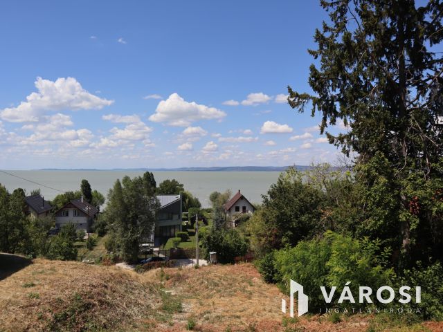 Full panorámás építési telek Akarattyán eladó