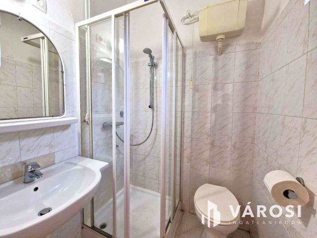 Nagypolgári otthon vagy 4-6 apartmanból álló társasház?