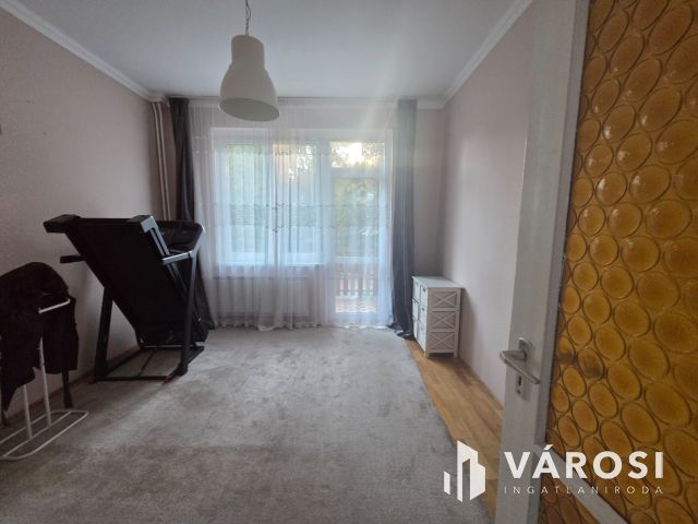 170 m²-es városi villa saját parkkal – a Károlyi telepen