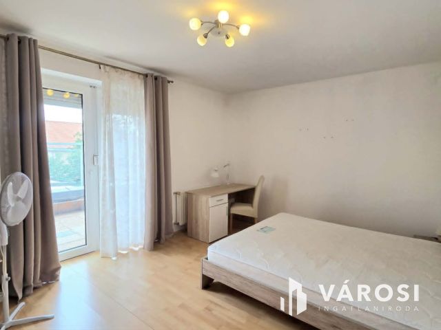 Belvárosi, toplistás helyen lakás gépkocsibeállóval-Debrecen
